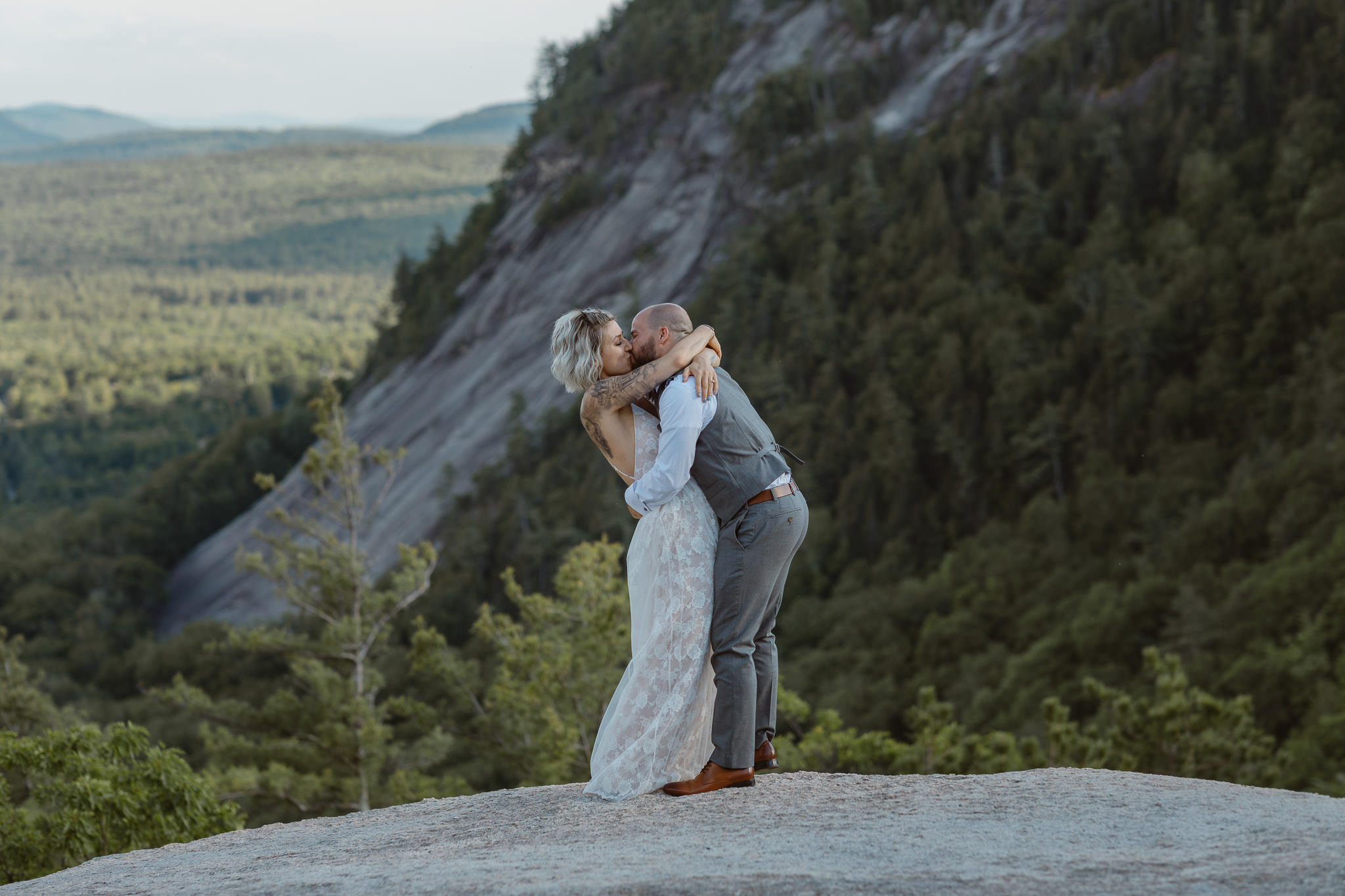 Intimate Cathedral Ledge elopement in New Hampshire