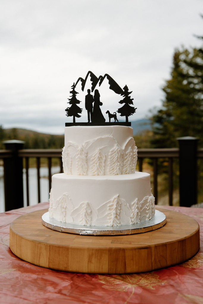 Elopement wedding cake with mountains