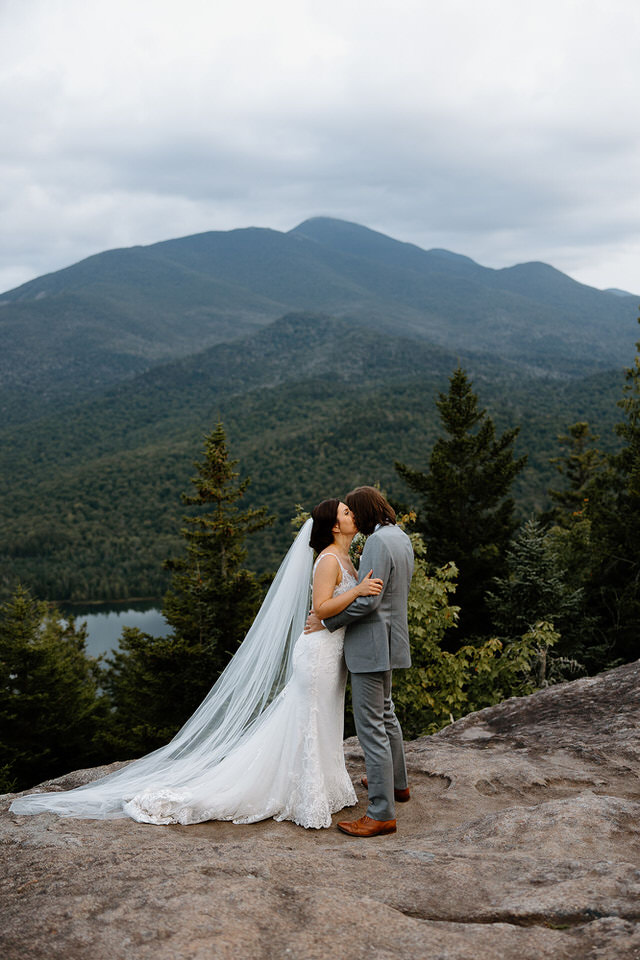 NY wedding photo in mountains