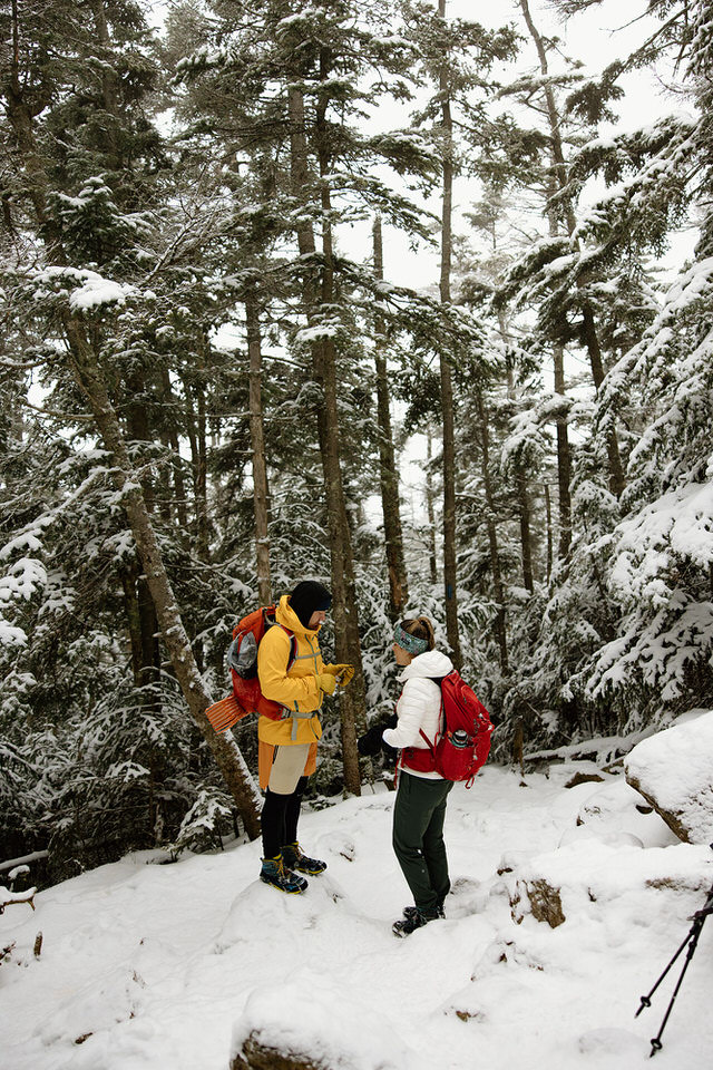 Winter hiking elopement tips