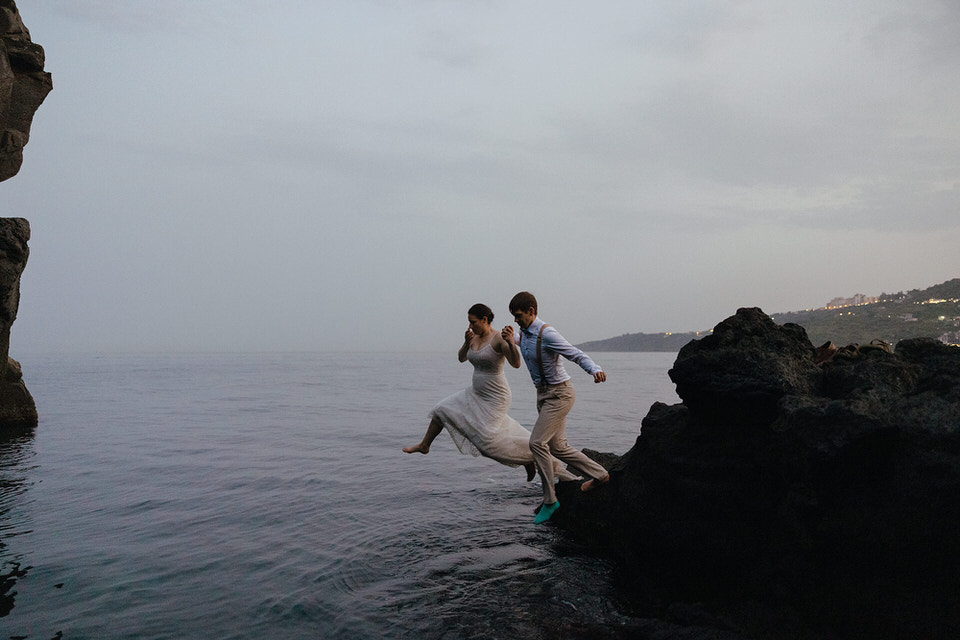 Elopement in Italy - couple jumping into water