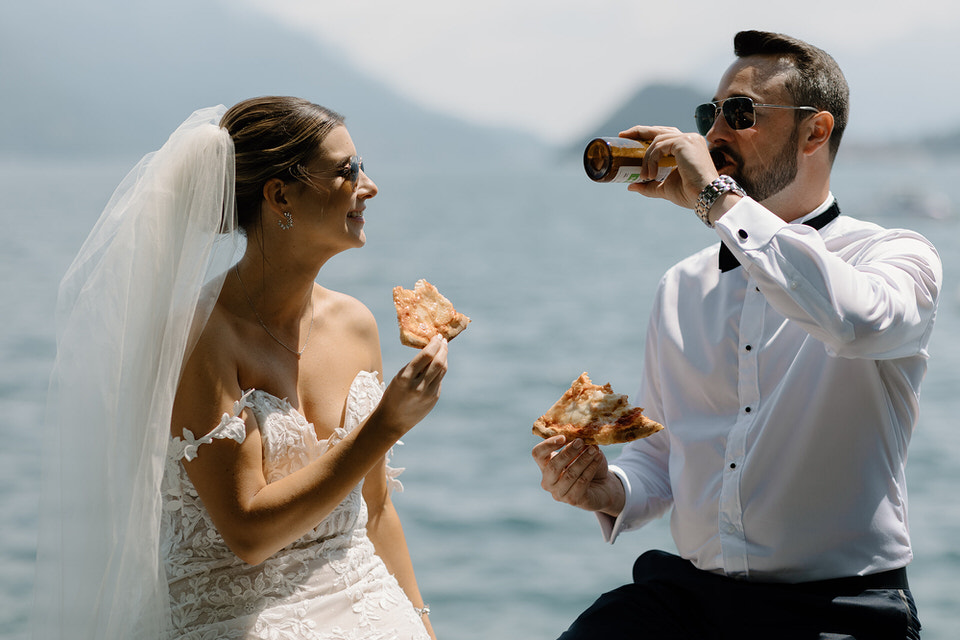Couple eating pizza on Lake Como