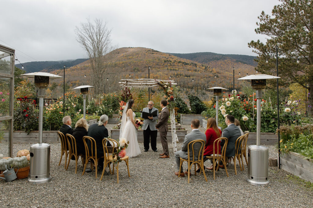 Scribners lodge elopement microwedding ceremony with family in the fall.