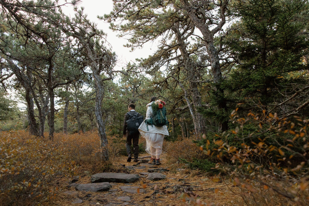 Scribners lodge elopement microwedding ceremony with family in the fall.