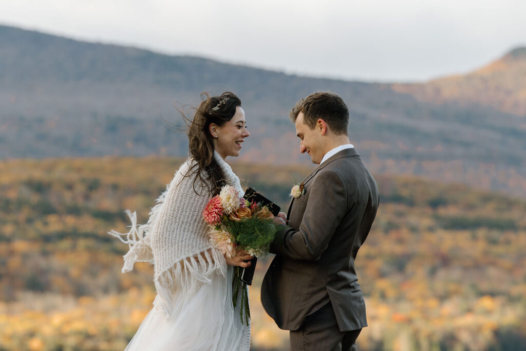 Scribners lodge elopement microwedding ceremony with family in the fall.